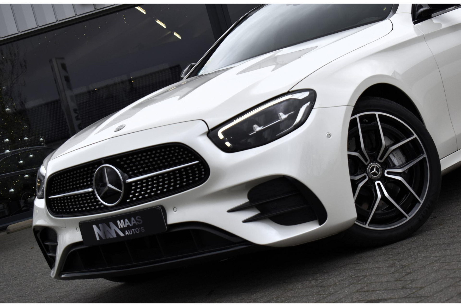 Mercedes-Benz E-Klasse 300 e Business Solution AMG BTW Pano 49929528-1.jpg | Maas Auto's