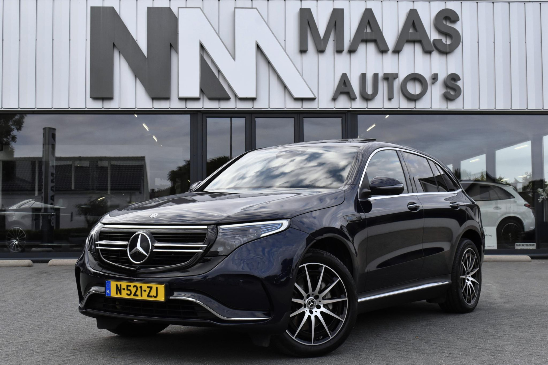 Mercedes-Benz EQC 400 4MATIC AMG Premium Plus 80 kWh INCL BTW 32617359-0.jpg | Maas Auto's