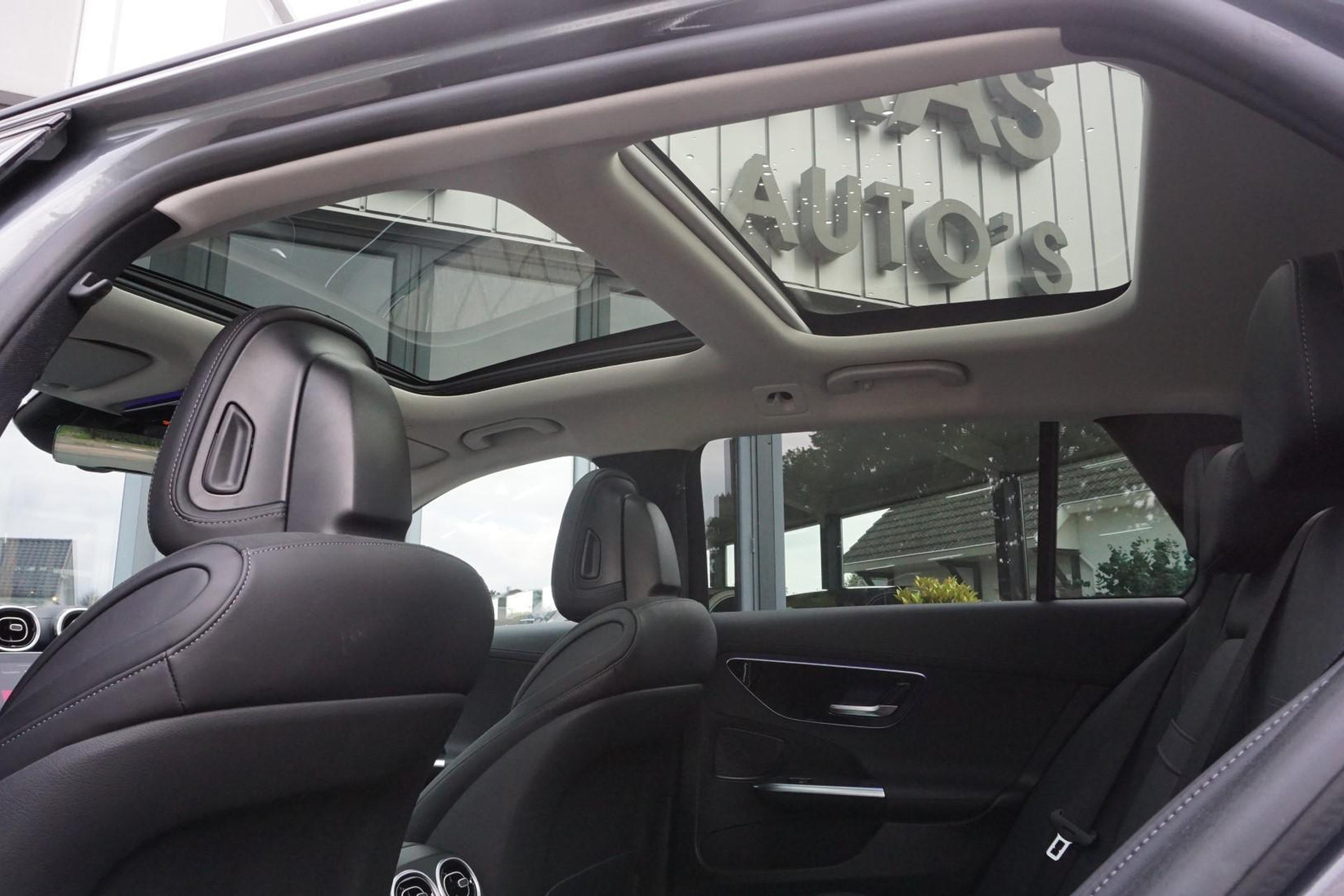 Mercedes-Benz C-Klasse Estate 180 AMG PANORAMADAK NIGHT BTW 40895160-13.jpg | Maas Auto's