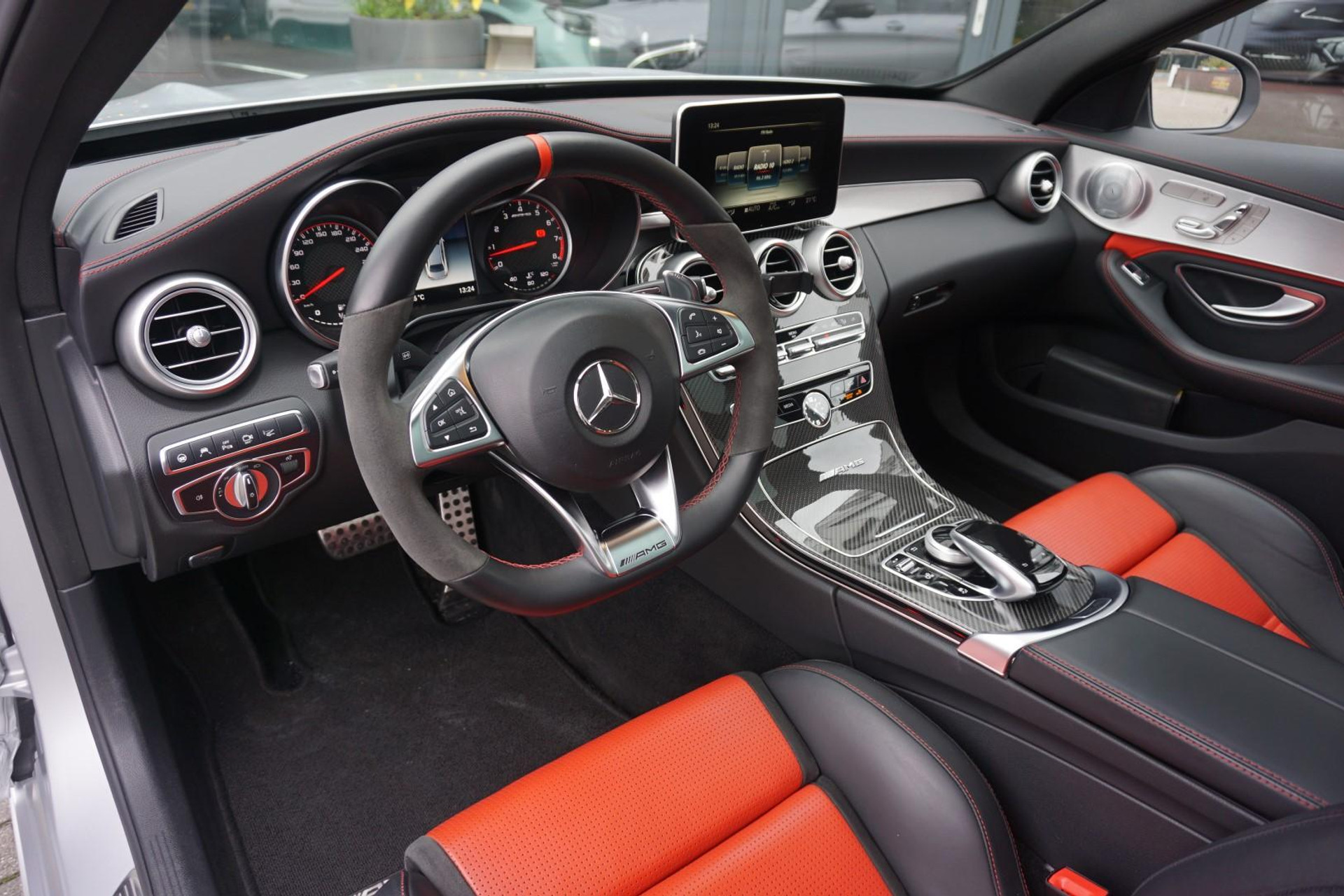 Mercedes-Benz C-Klasse AMG 63 S PANORAMDAK PERFORMANCE STOELEN 41642089-7.jpg | Maas Auto's