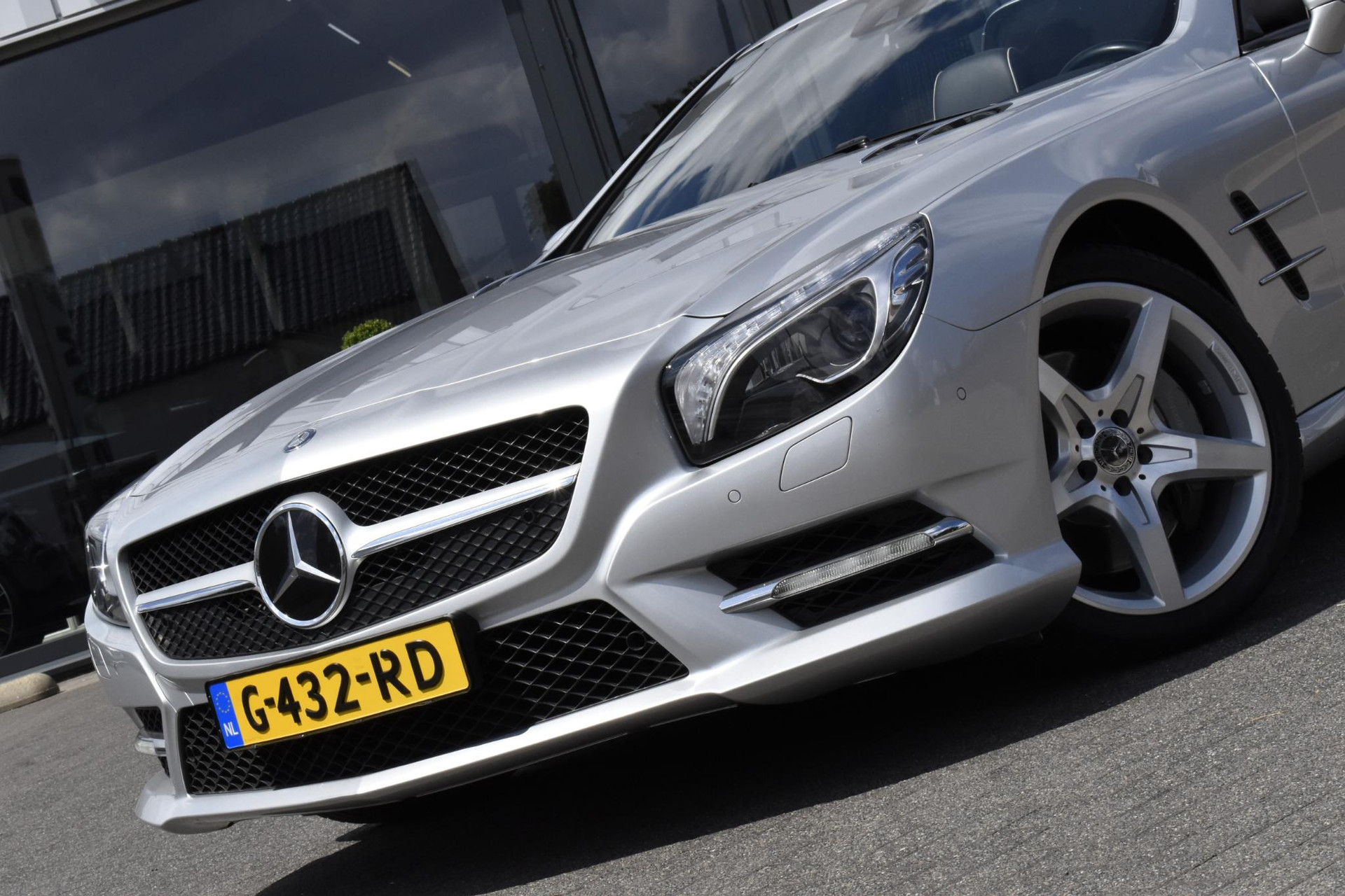 Mercedes-Benz SL-Klasse 500 AMG MAGIC SKY DISTRONIC 43601155-1.jpg | Maas Auto's