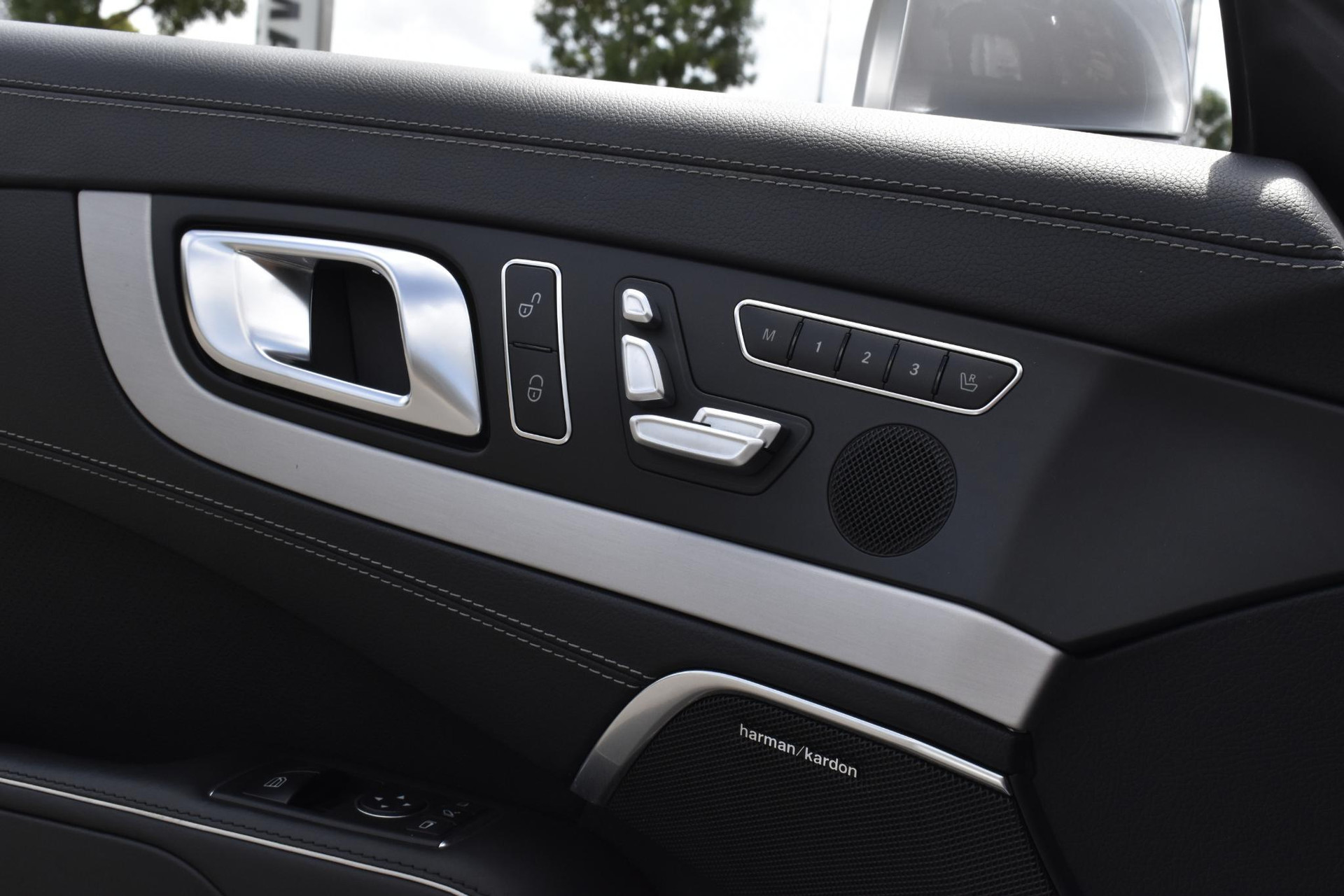 Mercedes-Benz SL-Klasse 500 AMG MAGIC SKY DISTRONIC 43601155-18.jpg | Maas Auto's