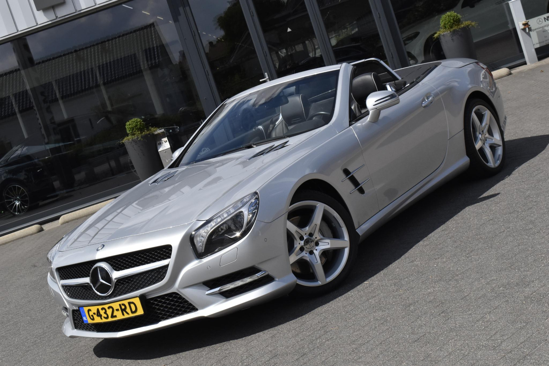 Mercedes-Benz SL-Klasse 500 AMG MAGIC SKY DISTRONIC 43601155-2.jpg | Maas Auto's