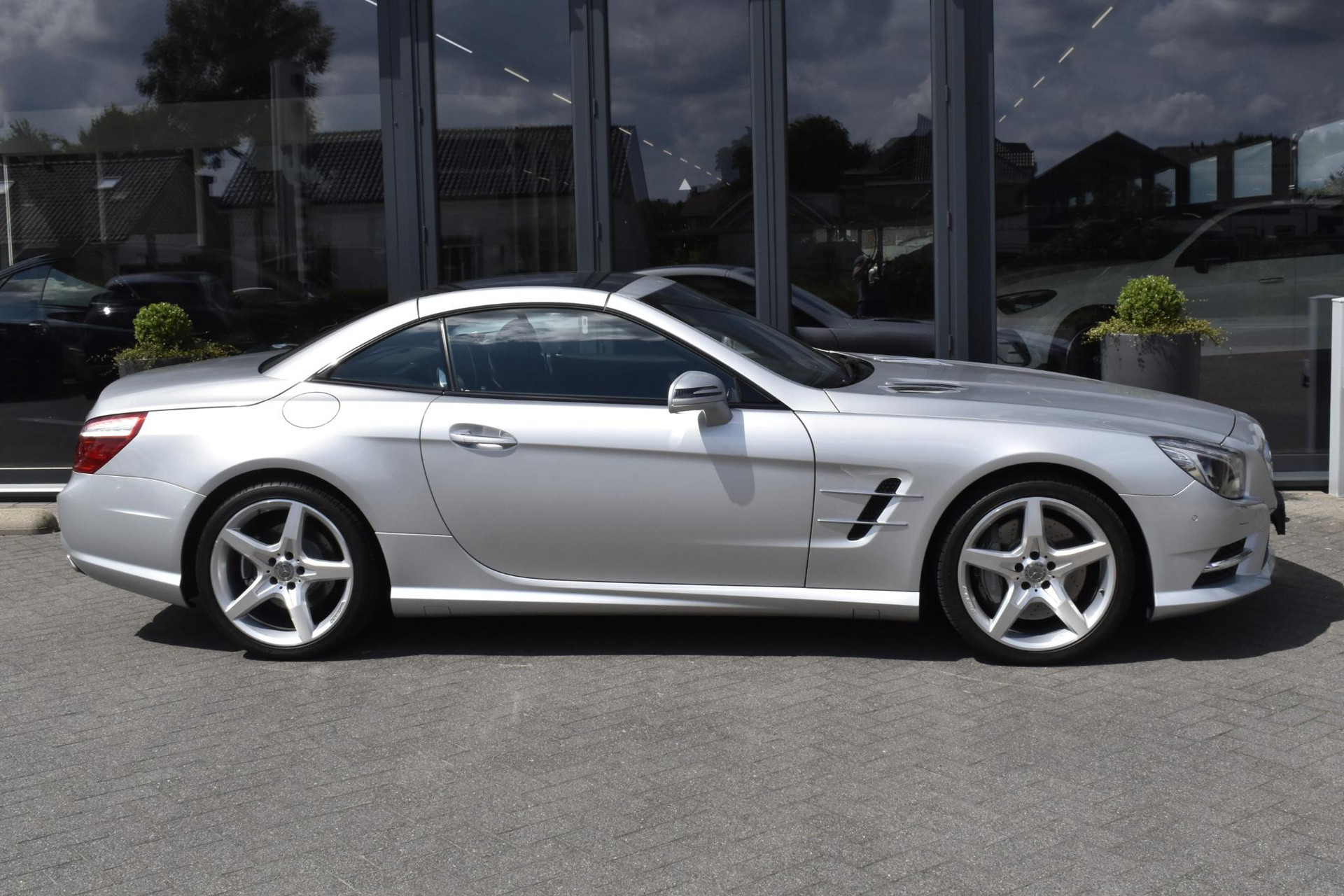 Mercedes-Benz SL-Klasse 500 AMG MAGIC SKY DISTRONIC 43601155-8.jpg | Maas Auto's