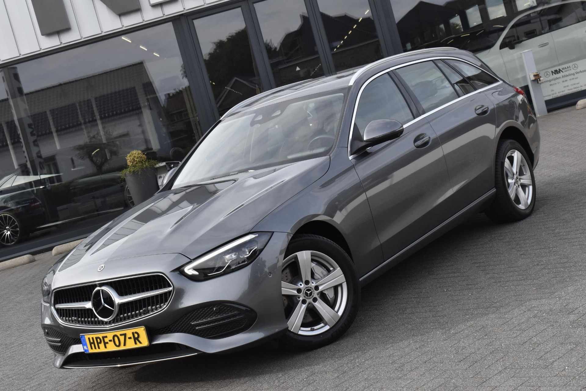 Mercedes-Benz C-Klasse Estate 300 e Luxury Line Distronic 360 camera 44367730-2.jpg | Maas Auto's