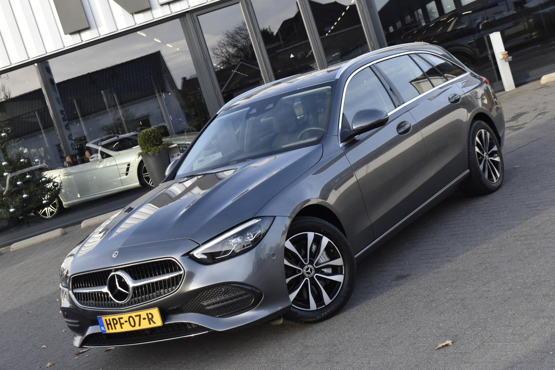 Mercedes-Benz C-Klasse Estate 300 e Luxury Line Distronic 360 camera 44367730-2.jpg | Maas Auto's