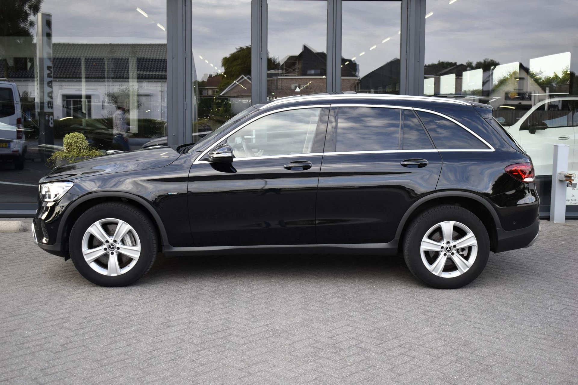 Mercedes-Benz GLC 300e 4MATIC Pano - Head-up - Memory - BTW 47227456-2.jpg | Maas Auto's