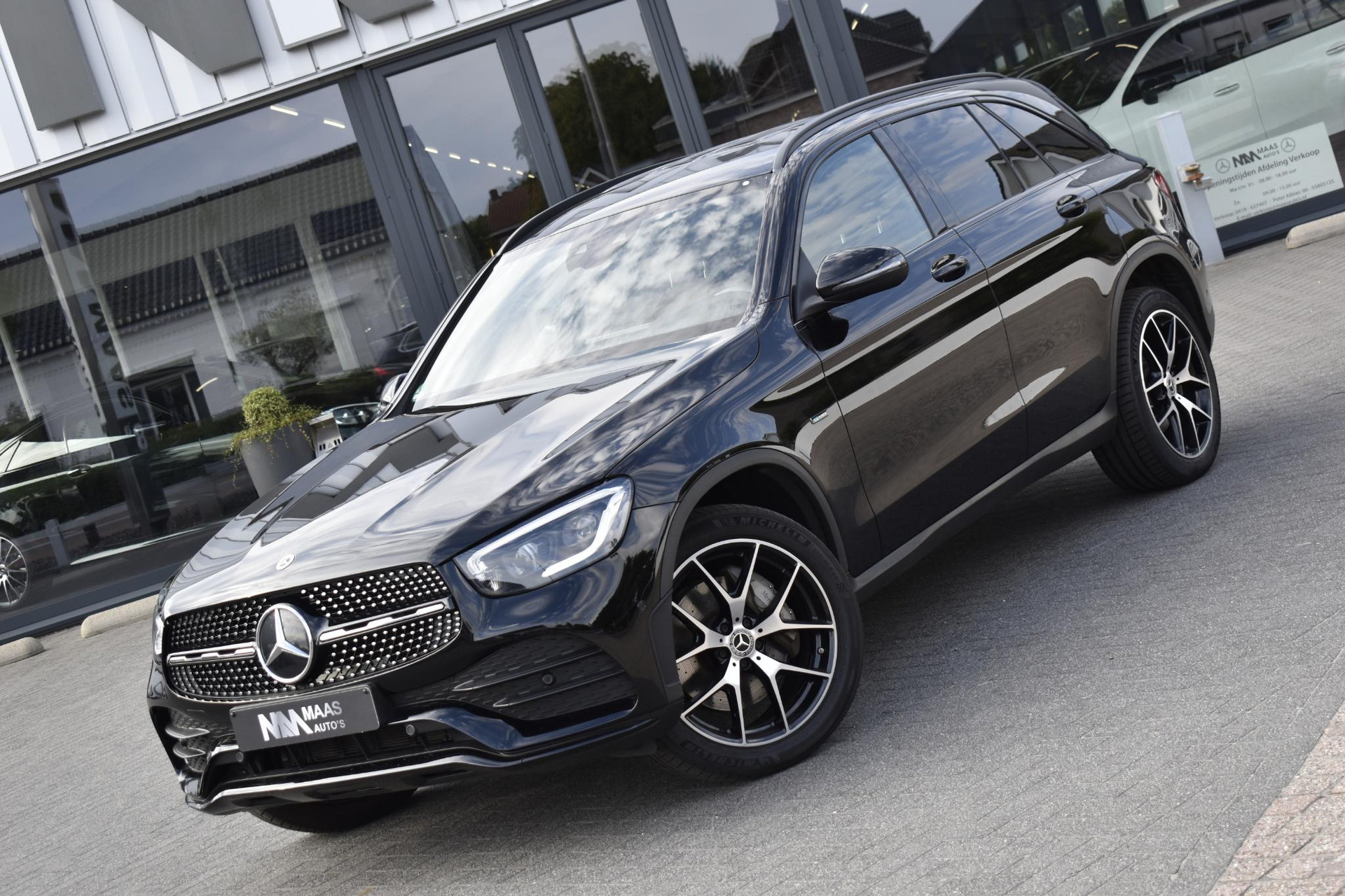 Mercedes-Benz GLC 300e 4MATIC AMG-Line BTW 47227463-2.jpg | Maas Auto's