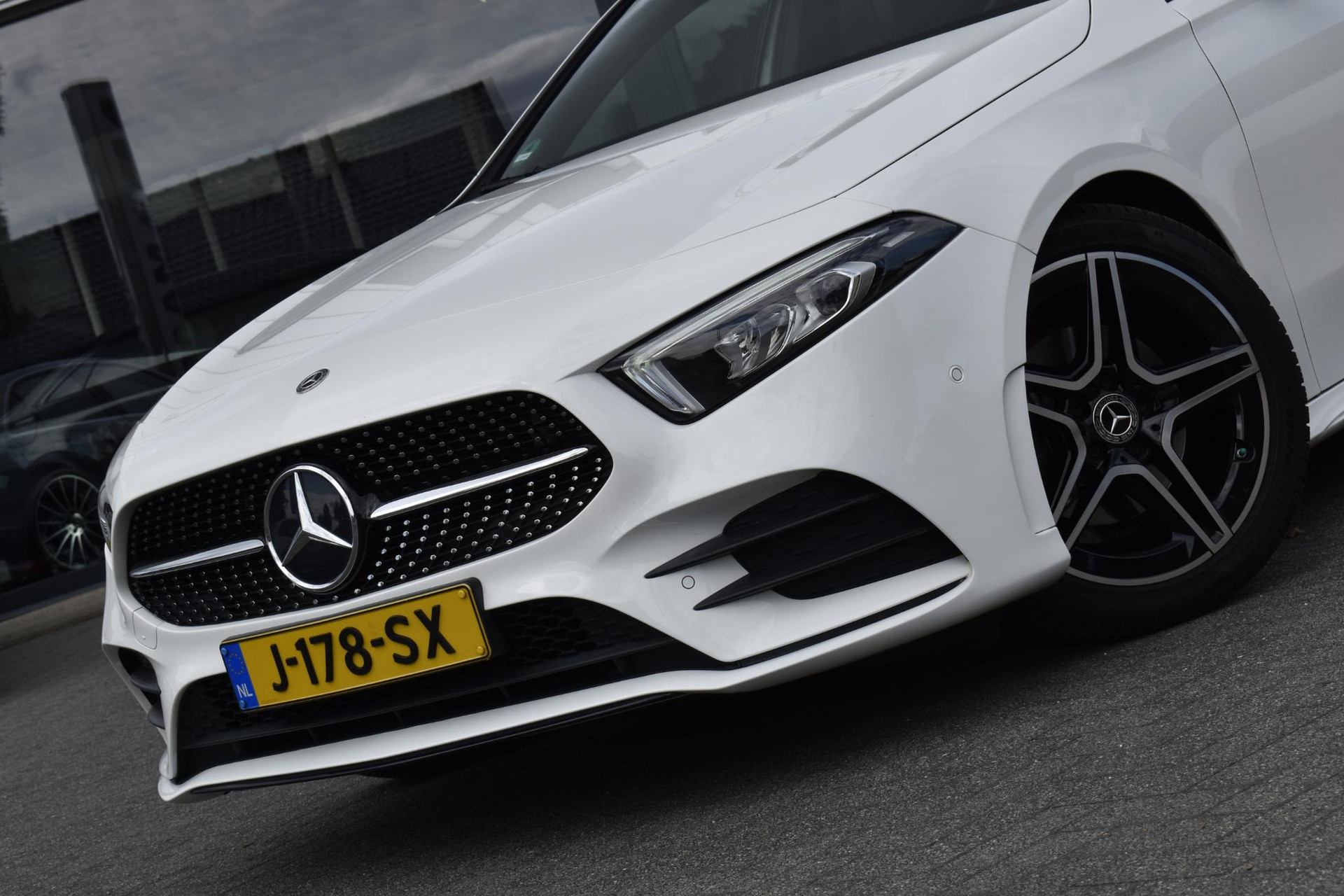 Mercedes-Benz A-Klasse 180 AMG Night-Pakket 47478875-1.jpg | Maas Auto's