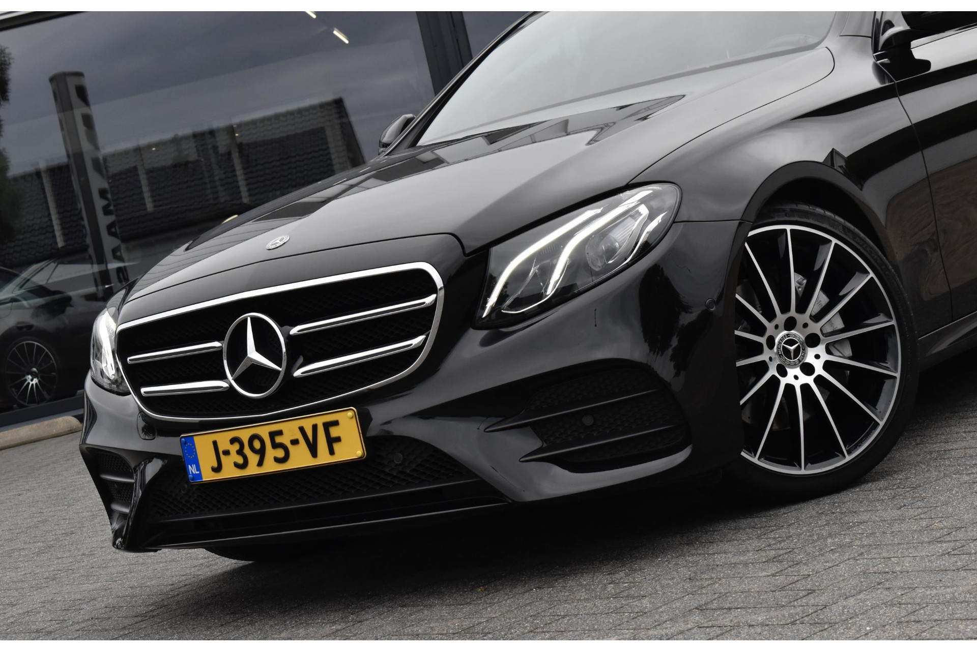 Mercedes-Benz E-Klasse 200 AMG-Line Premium Plus Pano 47760327-1.jpg | Maas Auto's