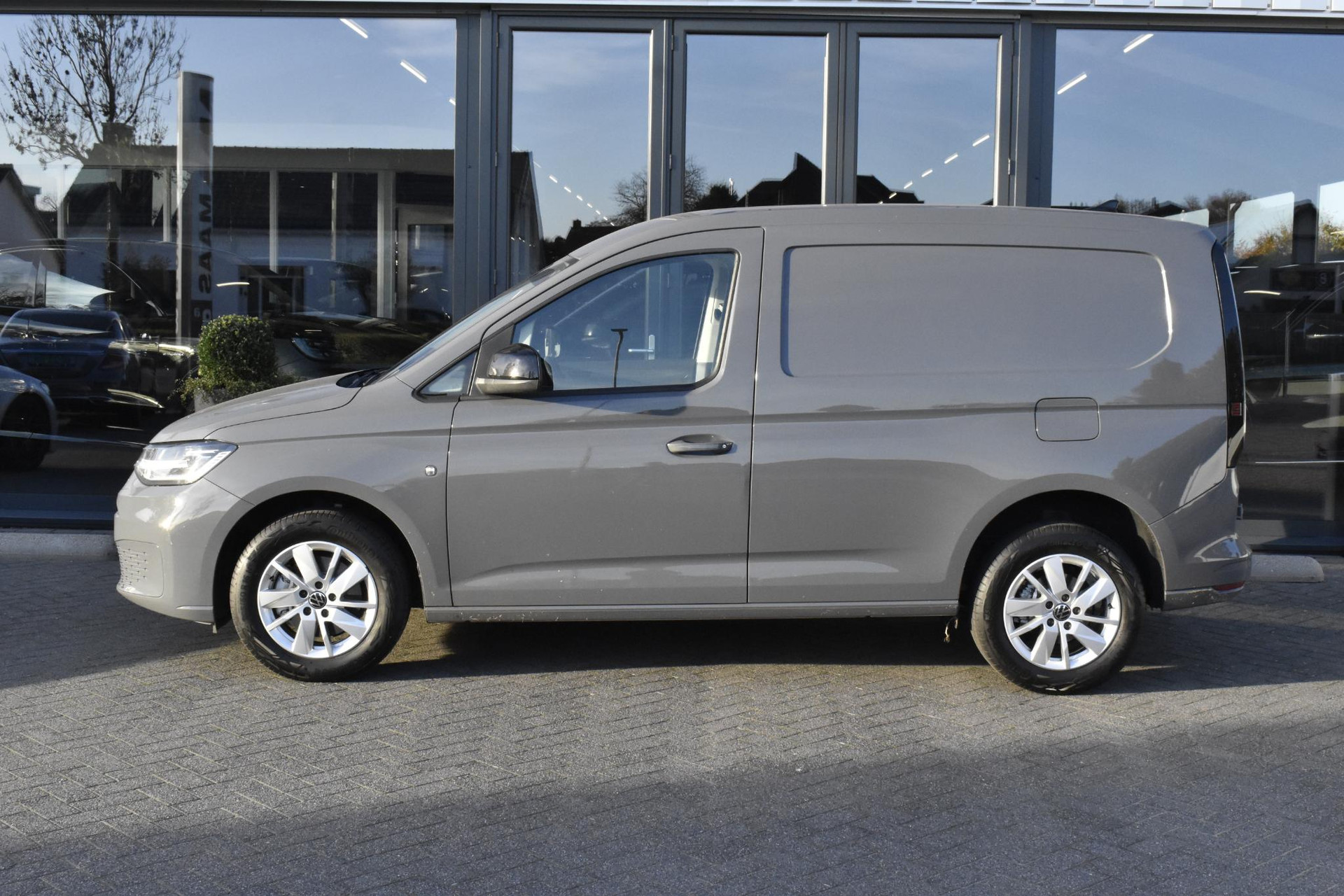 Volkswagen Caddy Cargo 1.5 TSI Style Trekhaak - Carplay - Stoelverw. 49016148-1.jpg | Maas Auto's
