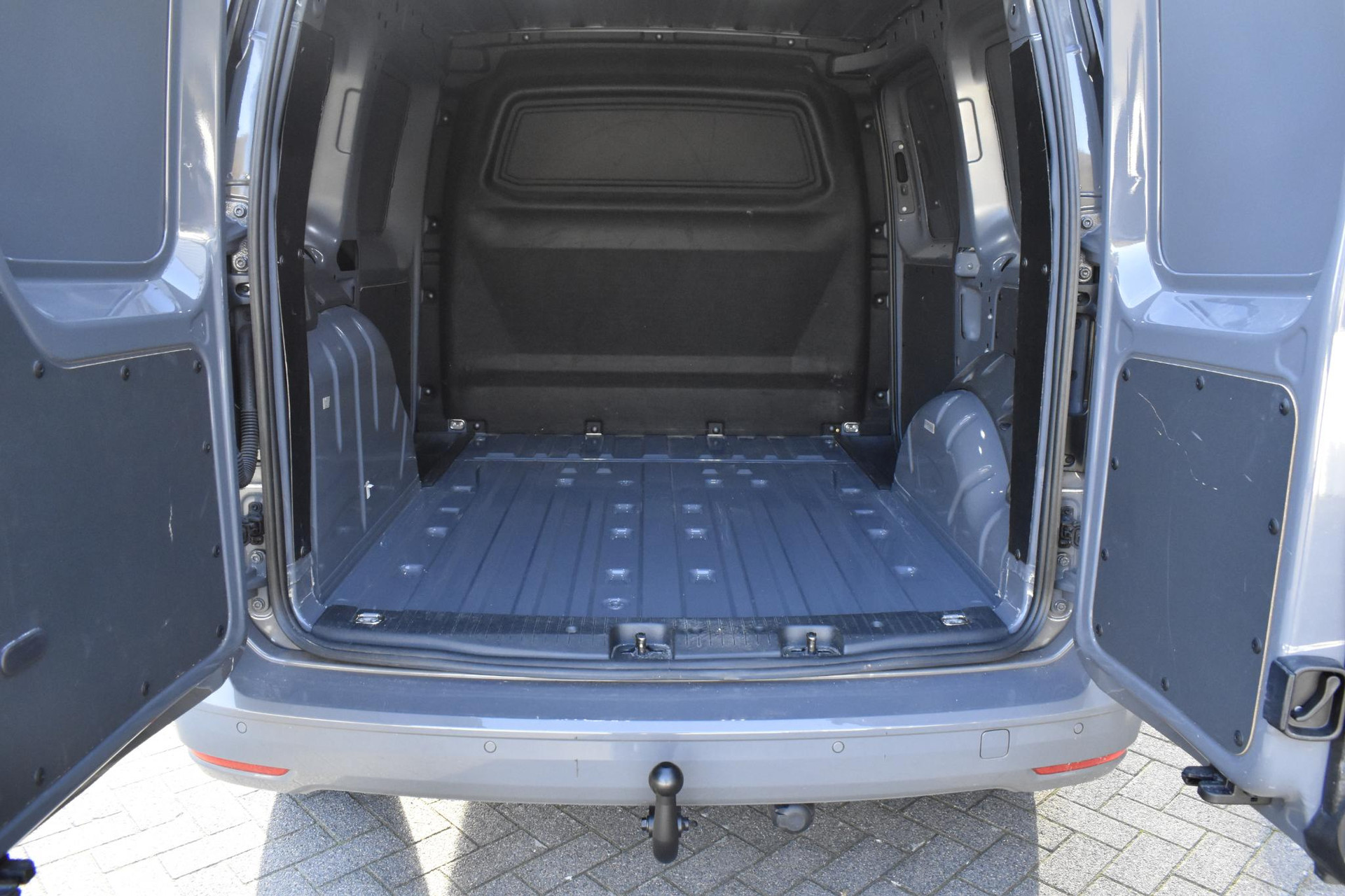 Volkswagen Caddy Cargo 1.5 TSI Style Trekhaak - Carplay - Stoelverw. 49016148-2.jpg | Maas Auto's