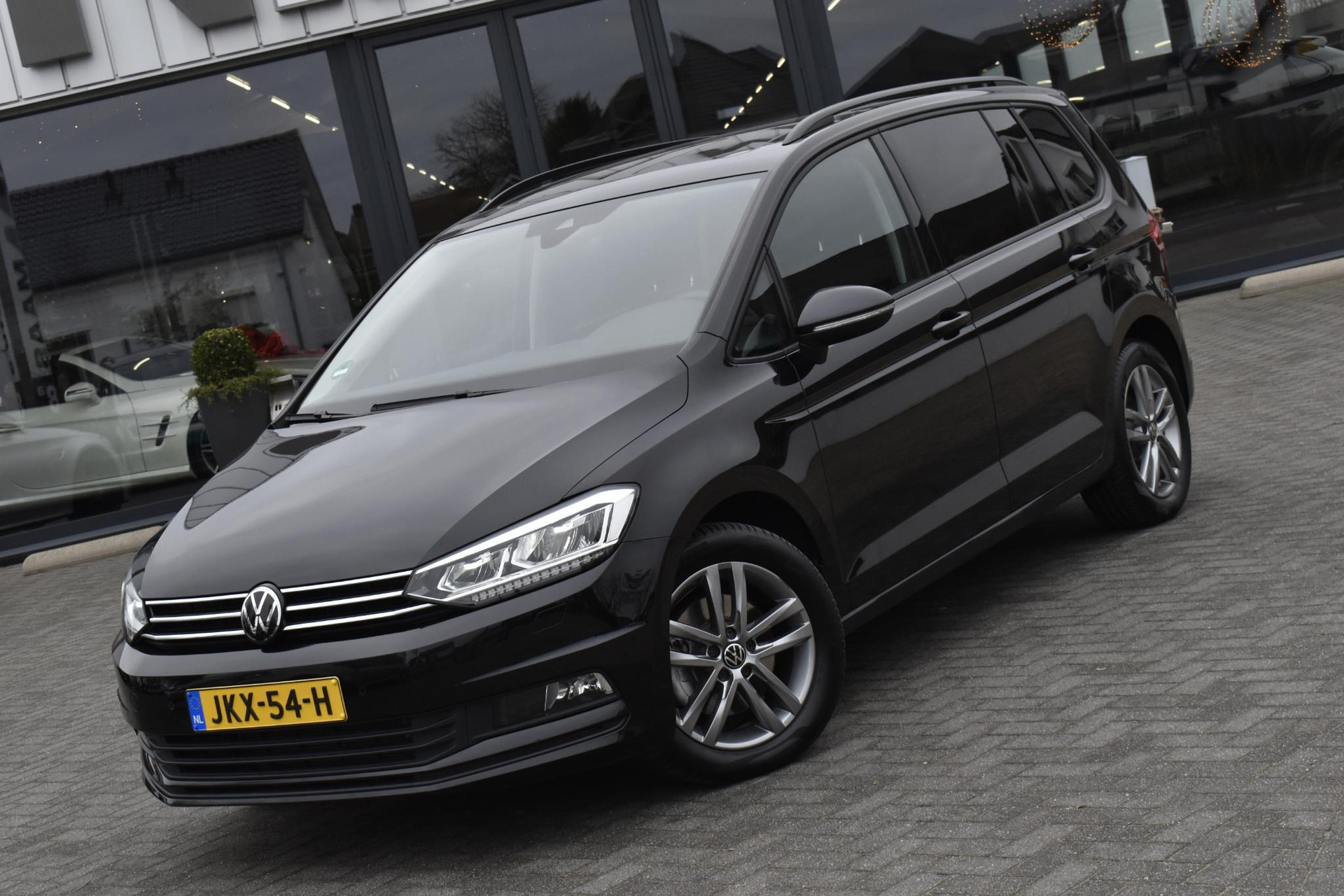 Volkswagen Touran 1.5 TSI Business 7p Pano - Trekhaak - BTW 49405539-2.jpg | Maas Auto's