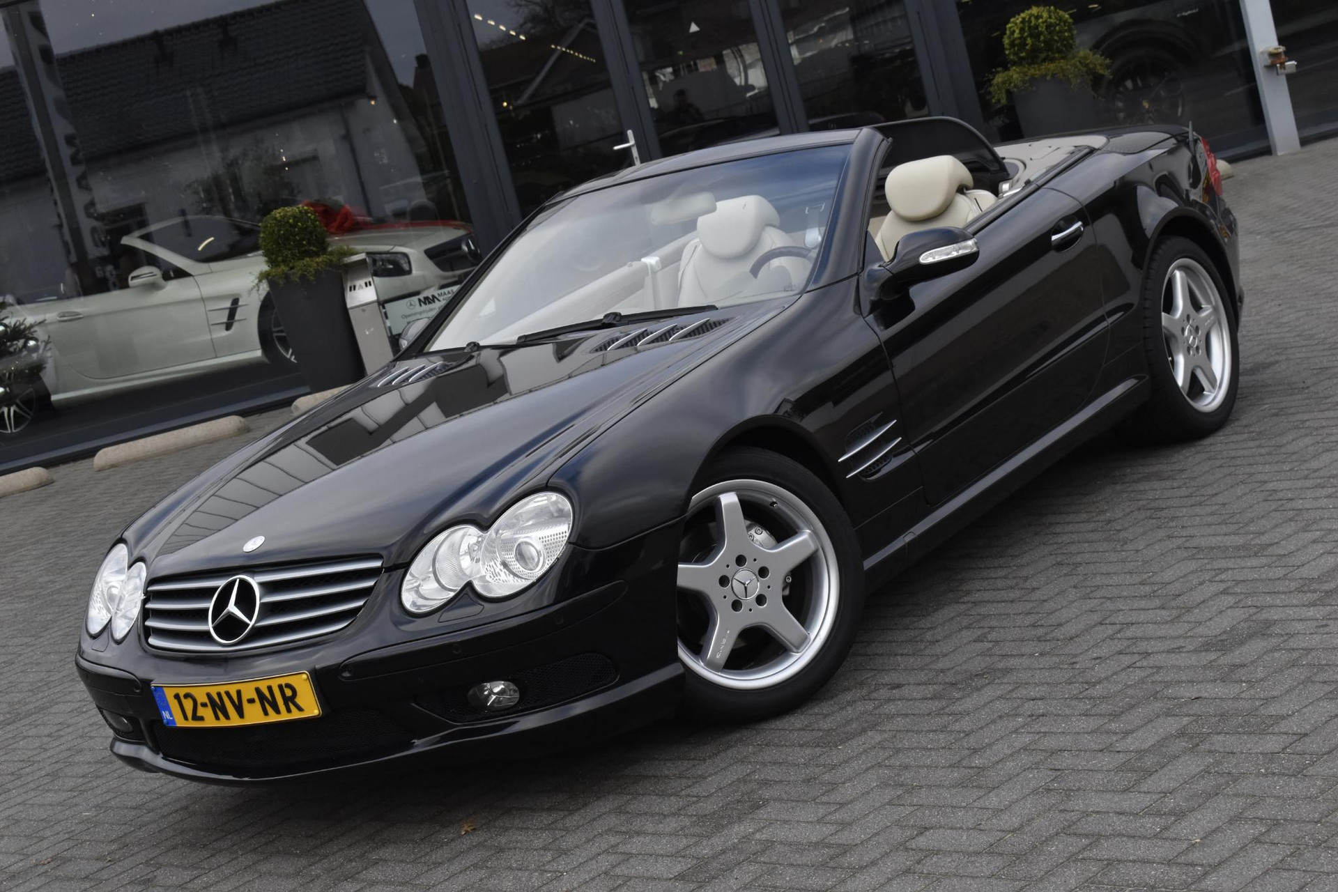 Mercedes-Benz SL-Klasse 350 AMG 49930265-2.jpg | Maas Auto's