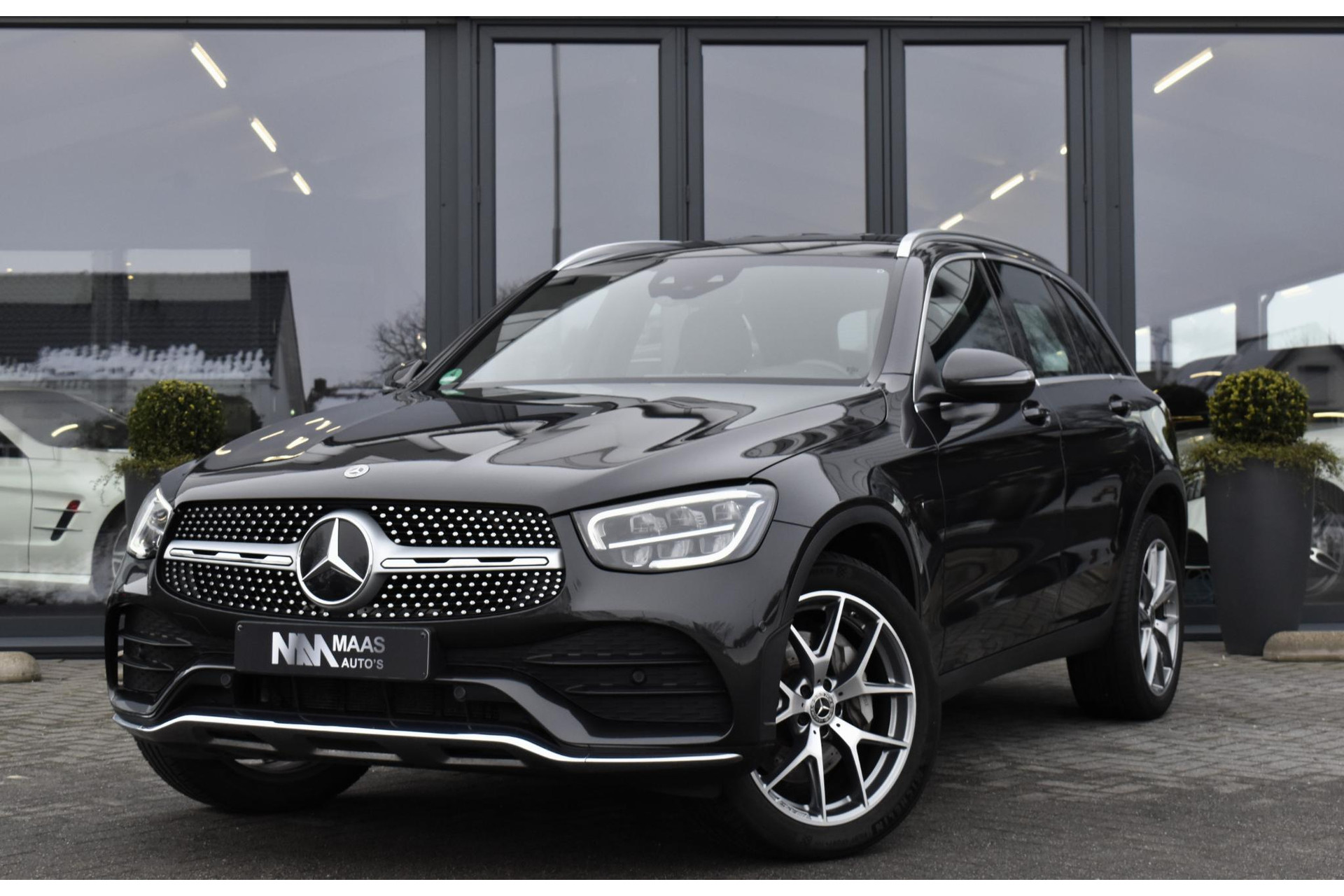Mercedes-Benz GLC 300e 4MATIC Business Solution AMG 50471927-0.jpg | Maas Auto's