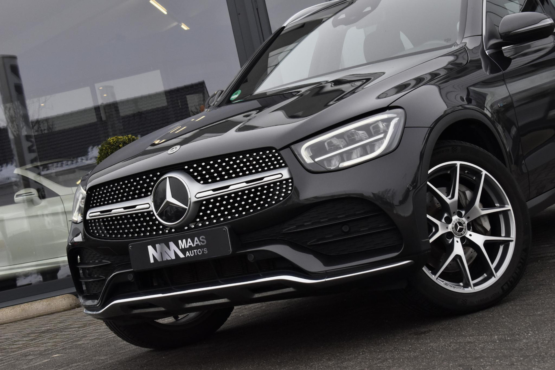 Mercedes-Benz GLC 300e 4MATIC Business Solution AMG 50471927-1.jpg | Maas Auto's