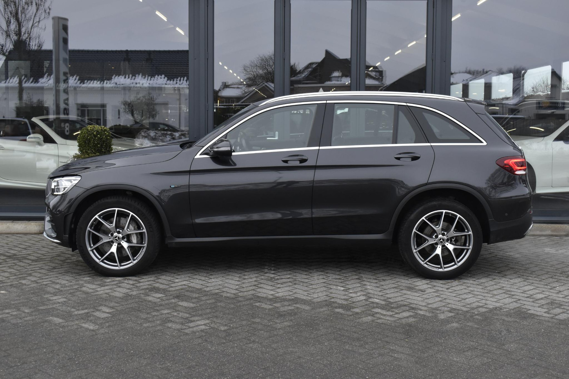 Mercedes-Benz GLC 300e 4MATIC Business Solution AMG 50471927-2.jpg | Maas Auto's