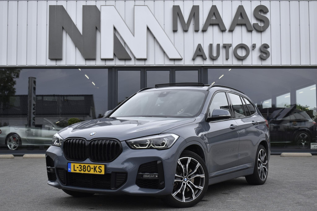 BMW X1 xDrive25e M-Pakket Pano Trekhaak 53218622-0.jpg | Maas Auto's