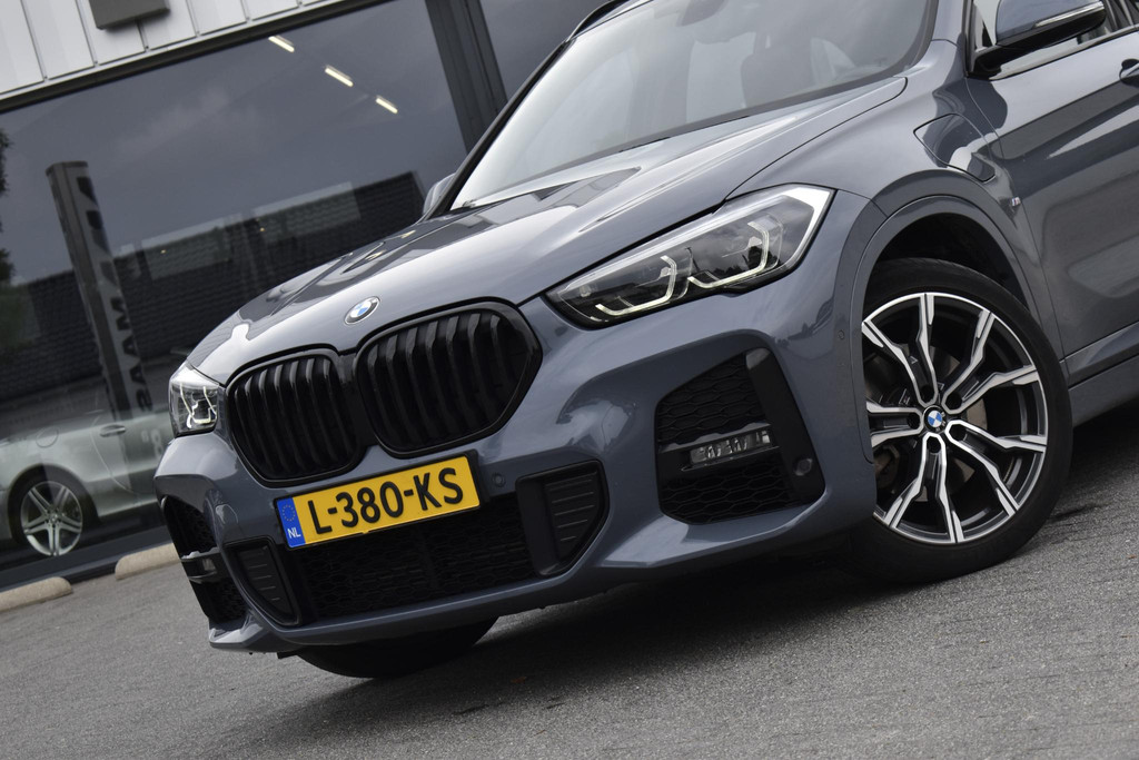 BMW X1 xDrive25e M-Pakket Pano Trekhaak 53218622-1.jpg | Maas Auto's