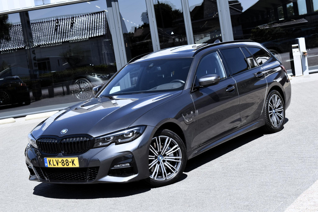 BMW 3 Serie 330E M-Sport High Executive BTW PANO Keyless Camera CarPlay 54144904-2.jpg | Maas Auto's