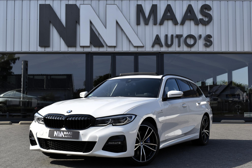 BMW 3 Serie Touring 330e High Executive M-pakket BTW Pano Head-up 55633464-0.jpg | Maas Auto's