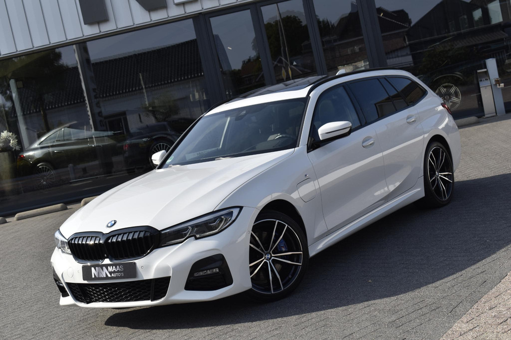 BMW 3 Serie Touring 330e High Executive M-pakket BTW Pano Head-up 55633464-2.jpg | Maas Auto's